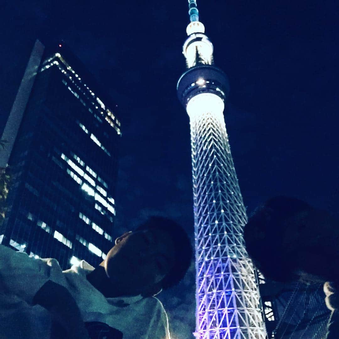 寺山翼さんのインスタグラム写真 - (寺山翼Instagram)「スカイツリー  スーパーに綺麗でした  けいとさんきゅね！ #東京スカイツリー #浅草#雷門 #instagram #instagood #いいね返し」11月3日 21時48分 - tsubasa4_10
