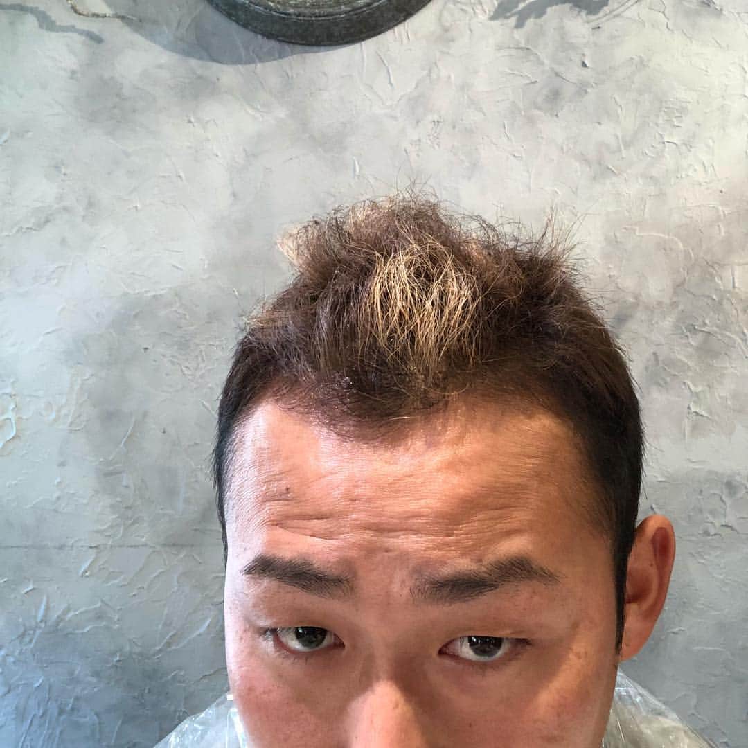 中田翔さんのインスタグラム写真 中田翔instagram 皆さんお疲れ様です 髪がボサボサだったので切ってきました 久々に明るくしてきました 今しかできないカラーだから激しくしました 笑 中田翔 散髪 カラー 11月3日 16時38分 Shonakata Official