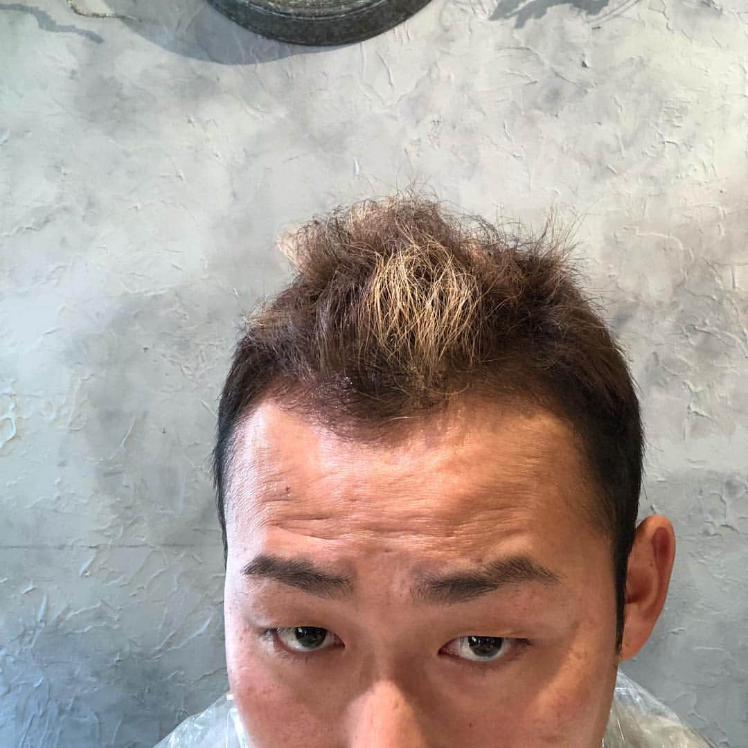 中田翔さんのインスタグラム写真 - (中田翔Instagram)「皆さんお疲れ様です！！ 髪がボサボサだったので切ってきました！！久々に明るくしてきました！今しかできないカラーだから激しくしました！！笑 #中田翔#散髪#カラー」11月3日 16時38分 - shonakata_official