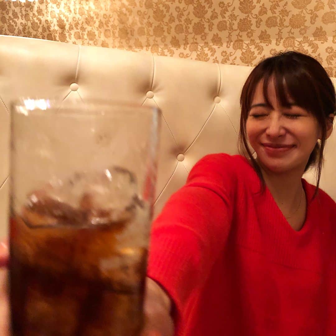 神室舞衣さんのインスタグラム写真 - (神室舞衣Instagram)「いつかの家族デート☺︎ きのこたっぷりで 薬膳鍋だいすき💗💗💗 初めてドラゴンハイボールとらやを飲みました。」11月3日 16時56分 - maikamuro.official