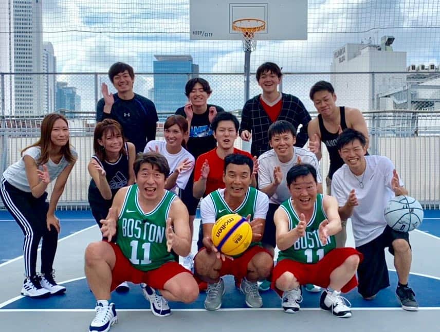 のインスタグラム：「今夜22:00～🤗#abematv  #ダチョウ倶楽部 さんと3on3の#バスケ対決 👊🙄🏀 果たして、勝つのか、負けるのか🤭⛹️‍♀️⛹いい汗かいたよ～😂🤟まおまおとおがっちとガチでやった😂💓🏀 ぜひ、見てねー🤗 #芸人たちのドライブバラエティ #バスケットボールl#🏀#芸人#スポーツ#variety#basketbal #sports」
