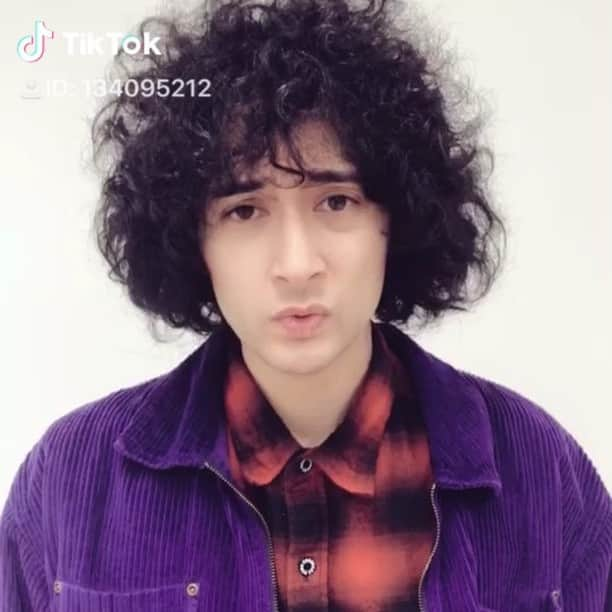 ジョージのインスタグラム：「もうクリスマスだね #PR #TikTokJapan @tiktok_japan」