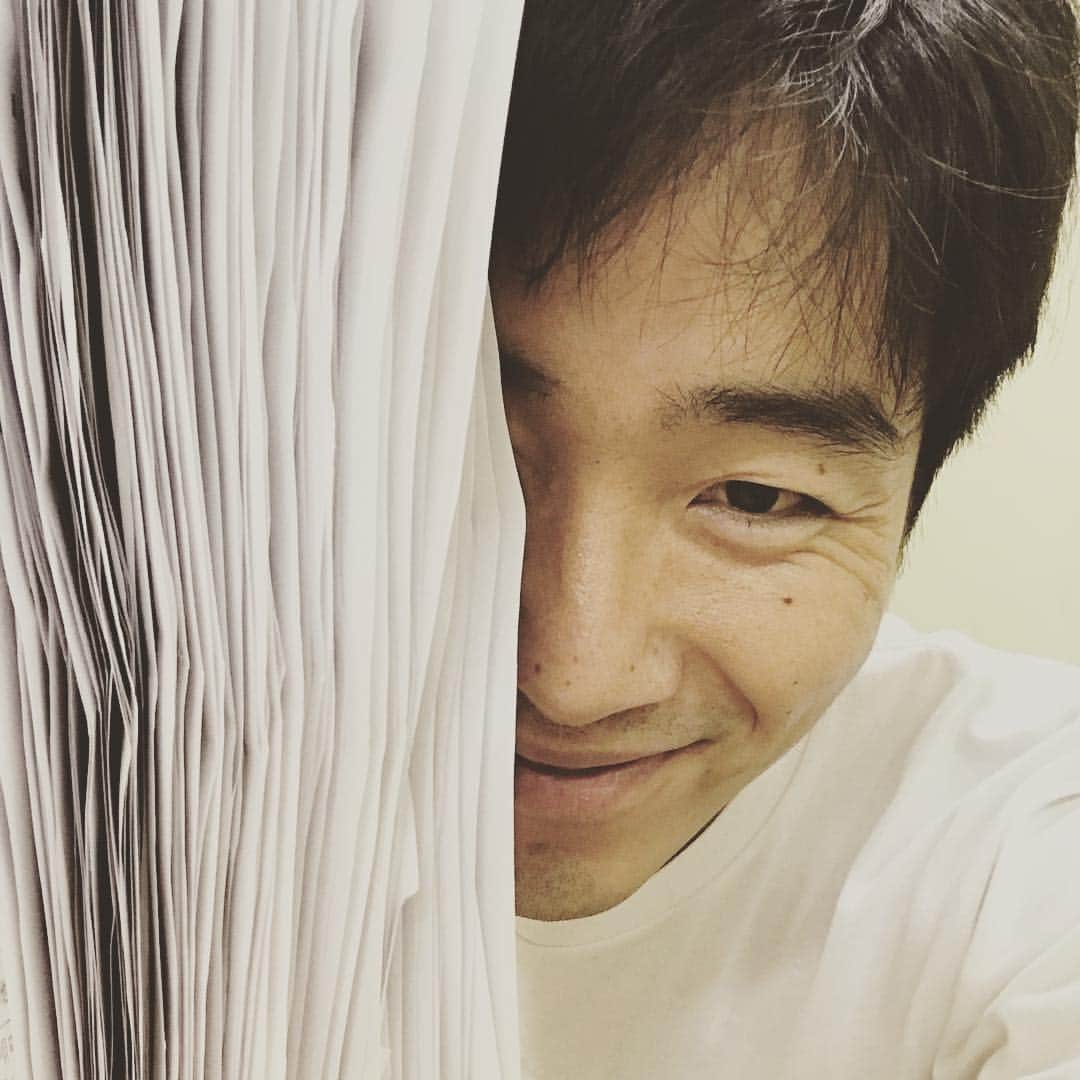 じゅんぺいさんのインスタグラム写真 - (じゅんぺいInstagram)「JARU JARU TOWER東京公演2日目終了！ 今回も観に来ていただいた方々ありがとうございました！ アンケートを読書してます！ ・ #ジャルジャル  #単独ライブツアー #jarujarutower 2018 #アンケートたくさん #今日も読書の量 #ありがとうございます #明日は最終日」11月3日 21時56分 - jarujaru_jjg