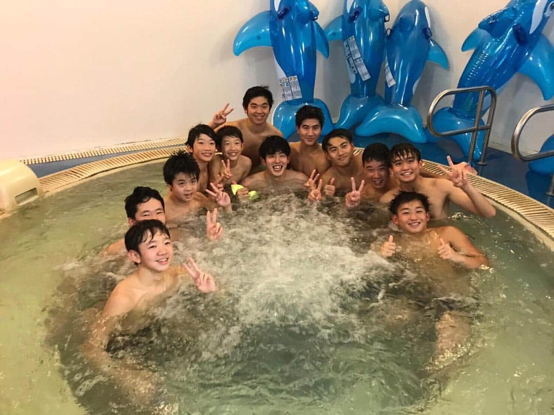 坂井聖人のインスタグラム：「‪今日は、名古屋の水泳イベントに行ってきました！‬ ‪今回は短い時間でしたが、たくさんの人たちと楽しい時間を過ごせました！‬ ‪僕が逆にパワーを貰っちゃいました😂😂😂‬ ‪貴重な時間をありがとうございました🤩‬ ‪それにしても味噌カツおいしかったな〜🤤‬ #seiko #セイコースポーツ #銀時計 #名古屋 #味噌カツ #」