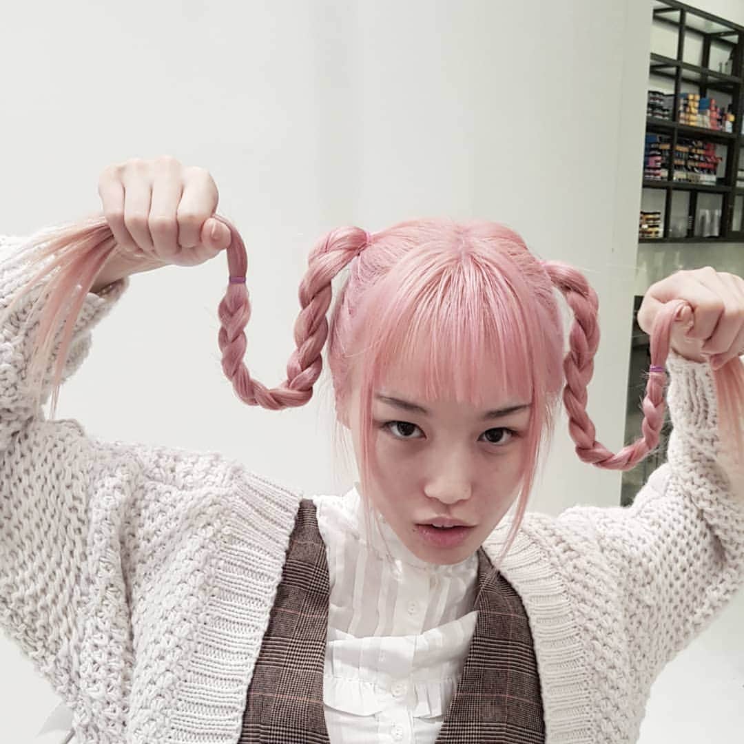 フェルナンダ・リーのインスタグラム：「🌟 @anjyyy colour, style, and photo 🌟 @shizenbrooklyn」