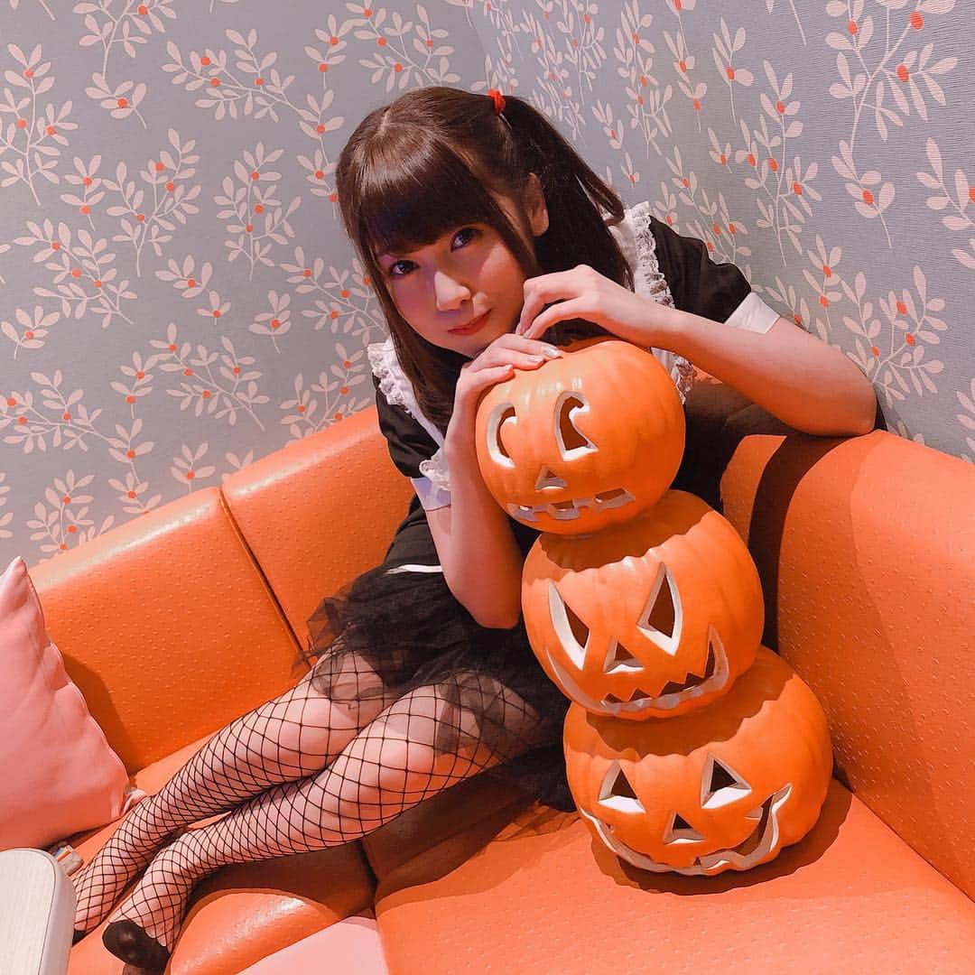 霧島さくらさんのインスタグラム写真 - (霧島さくらInstagram)「ちゃんとハロウィンしてました🎃 * * #カラオケ #ハロウィンコスプレ  #ハロウィン #パセラ #安心安全  #外は怖かった🤦🏻‍♀️」11月3日 23時04分 - kirichan_0303