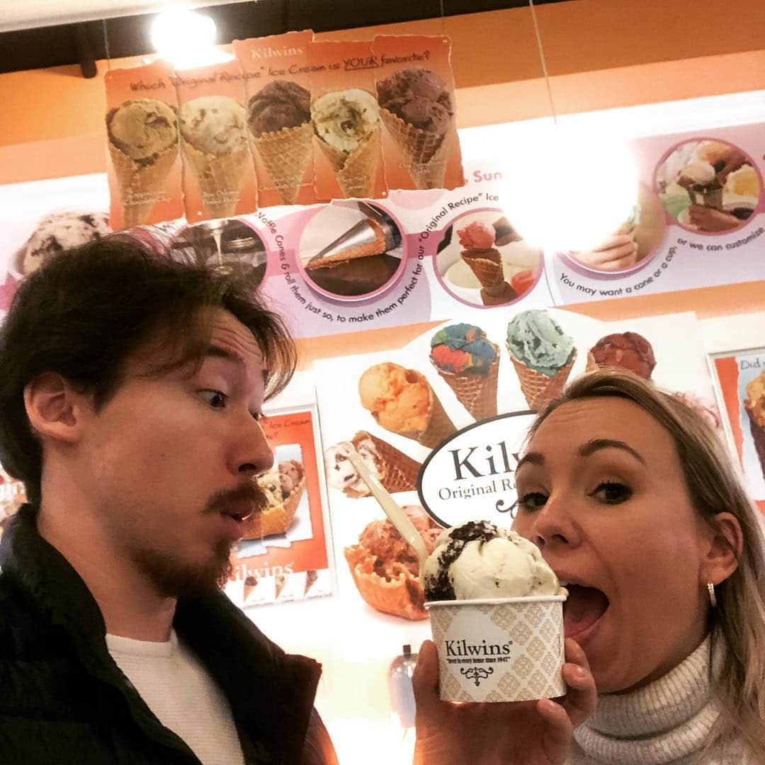 クリス・リードさんのインスタグラム写真 - (クリス・リードInstagram)「My Ice Cream! Mine! @kckpetoskey #kilwinsicecream #kilwinspetoskey #kilwinschocolatefactory #handsoff」11月4日 3時17分 - chrisreed77