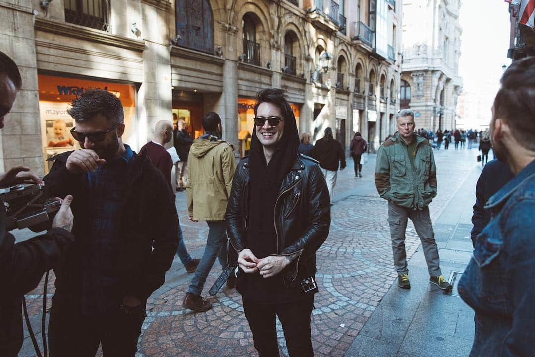 Panic! At The Discoさんのインスタグラム写真 - (Panic! At The DiscoInstagram)「Day off in Bilbao! #mtvema #prayforthewicked」11月4日 3時58分 - panicatthedisco