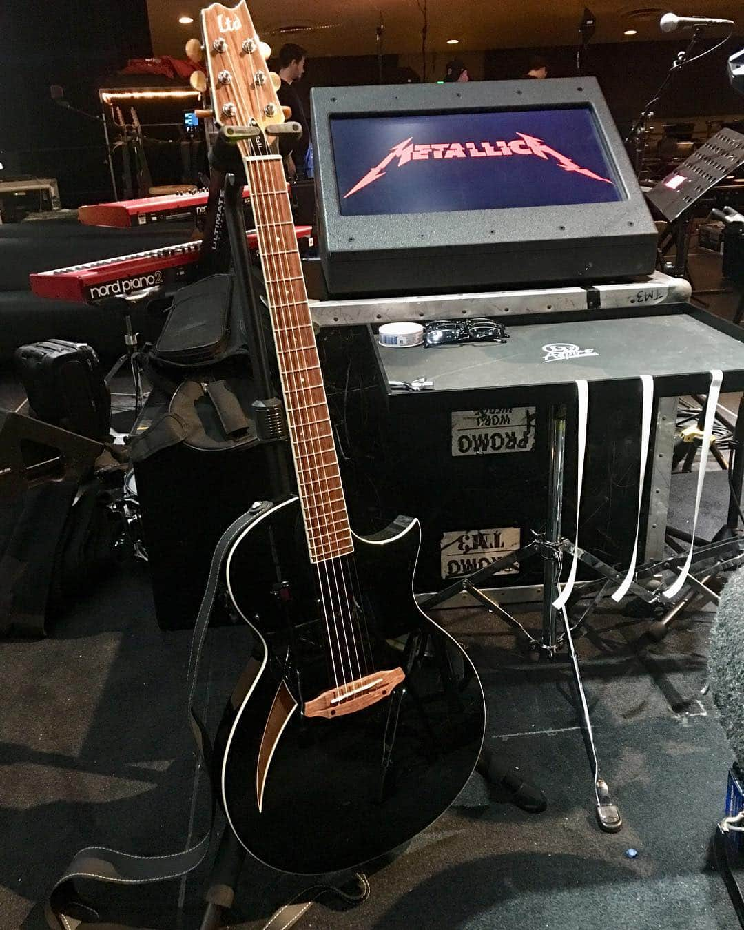 メタリカさんのインスタグラム写真 - (メタリカInstagram)「Load-in is underway for tonight’s @allwithinmyhandsfoundation Helping Hands Benefit Concert & Auction at The Masonic in San Francisco. We’re dusting off our acoustic guitars tonight for what is going to be a truly special evening. #AWMH」11月4日 5時17分 - metallica