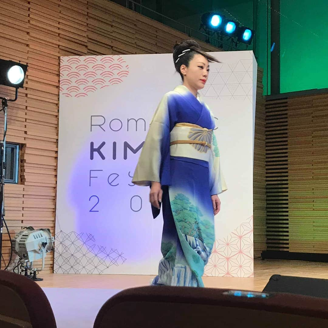 今堀恵理さんのインスタグラム写真 - (今堀恵理Instagram)「昨日、文化の日はRomantic KIMONO Festivalの着物のショーに出させて頂きました 奈良の　#京ろまん のイベントです  私が着てるのは千地泰弘先生のお着物。いつもと違うメイクでステージに立たせて頂きました。素敵な和を楽しんだ文化の日になりました。 モデル20名によるオープンステージ 豪華でしたよ。スワイプして見て下さいね♡  #romantic_kimono_festival 　#文学の日　#千地泰弘  #ロマフェス　#着物ショー　#kimono #nara #japanese」11月4日 15時22分 - eriimahori