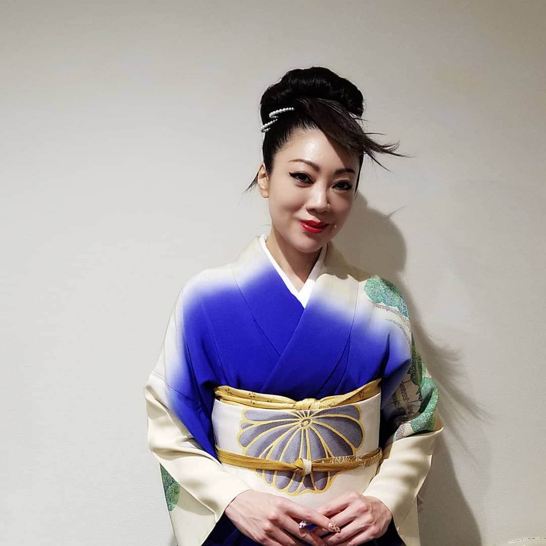 今堀恵理さんのインスタグラム写真 - (今堀恵理Instagram)「昨日、文化の日はRomantic KIMONO Festivalの着物のショーに出させて頂きました 奈良の　#京ろまん のイベントです  私が着てるのは千地泰弘先生のお着物。いつもと違うメイクでステージに立たせて頂きました。素敵な和を楽しんだ文化の日になりました。 モデル20名によるオープンステージ 豪華でしたよ。スワイプして見て下さいね♡  #romantic_kimono_festival 　#文学の日　#千地泰弘  #ロマフェス　#着物ショー　#kimono #nara #japanese」11月4日 15時22分 - eriimahori