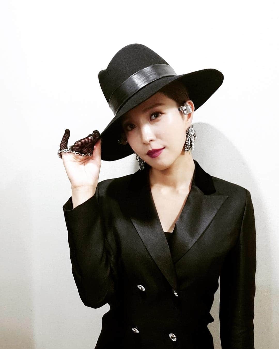 BoAさんのインスタグラム写真 - (BoAInstagram)「난 이 모자가 그렇게 좋더라~🖤🎩」11月4日 16時00分 - boakwon