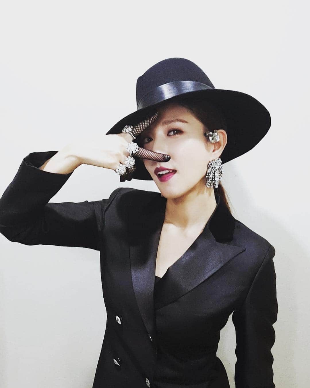 BoAさんのインスタグラム写真 - (BoAInstagram)「난 이 모자가 그렇게 좋더라~🖤🎩」11月4日 16時00分 - boakwon