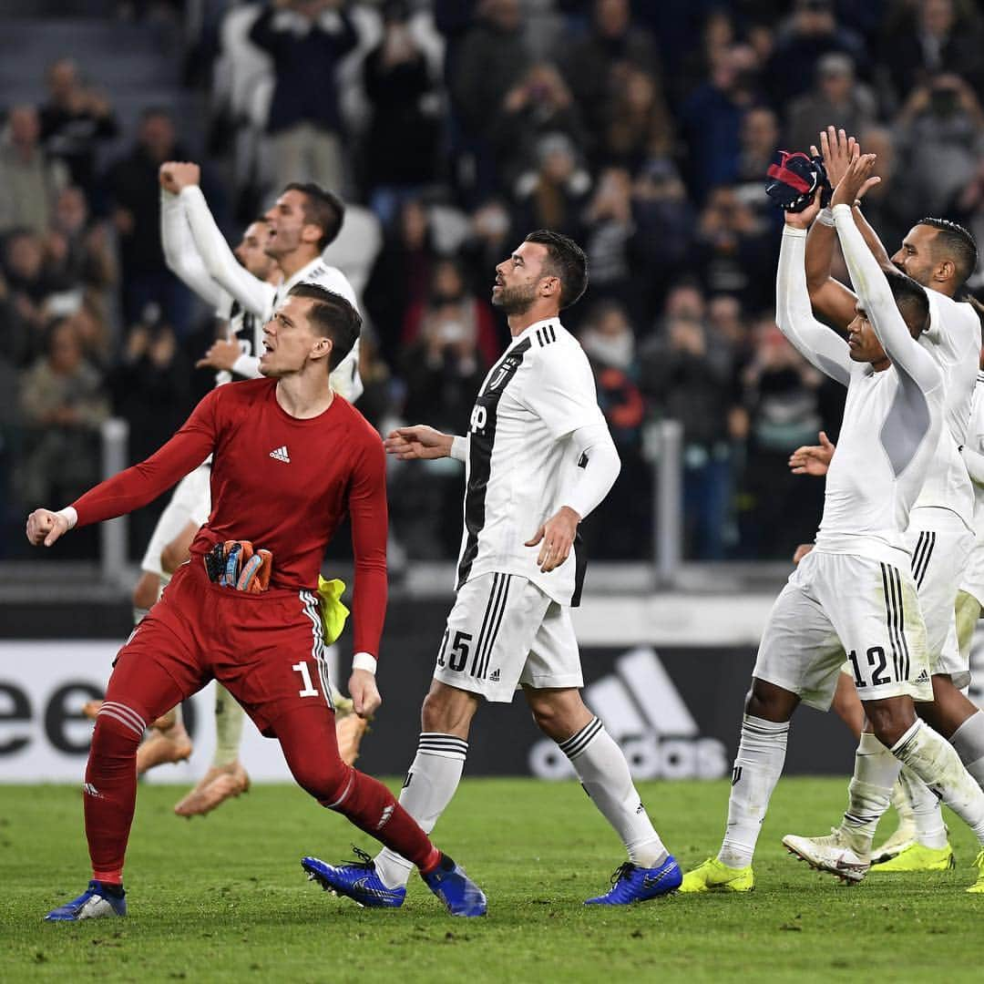 アンドレア・バルツァッリのインスタグラム：「Altri 3 punti importanti per il nostro campionato. Avanti così!!! ⚪️⚫️ #JuveCagliari」