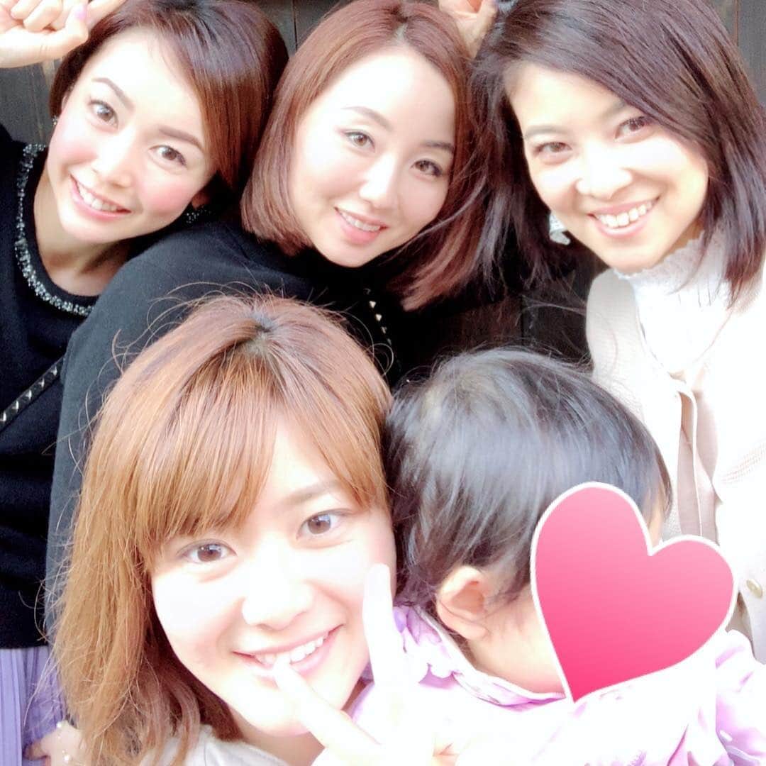 のインスタグラム：「日テレ時代に朝の番組、 ラジかるッで一緒に働いていたりかちゃん💕と京都で合流できました✨ もう、すっかり可愛いママ😍 元気に動き回る娘ちゃんをしっかりとケアしていて、出会った時は20歳ぐらいだったのに、置いていかれた気分になるほど、素敵ママでした💕 京都で色んな友達と会えて嬉しい✨✨✨ 忙しい中、わざわざ来てくれてありがとう😊りかちゃん💕  #12年の付き合い #りかちゃん #日テレ時代から #素敵ママ #可愛いママ #京都集合 #女子旅 #京都旅 #長い付き合い」