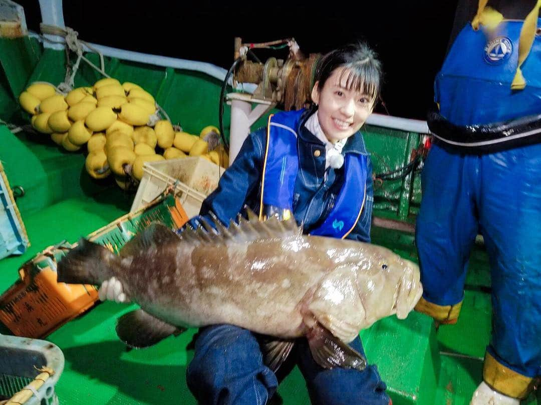 渡辺早織さんのインスタグラム写真 - (渡辺早織Instagram)「和歌山クエロケのオフショットです。  クエの驚く美味しさも、和歌山の息を飲む自然の美しさも、なにもかも堪能できて、大好きな場所がまた1つ増えました🍀 スタッフさんたちもとても素敵で、改めてこのお仕事は面白いなと思ったり、それよりも自分の足りなさに悔しい気持ちになったり。色々なことを感じさせてもらえた旅でした。 白浜、プライベートでまた行くことを誓った❗️ 次の仕事に向けて、また頑張りますっ！」11月4日 16時24分 - _watanabesaori_