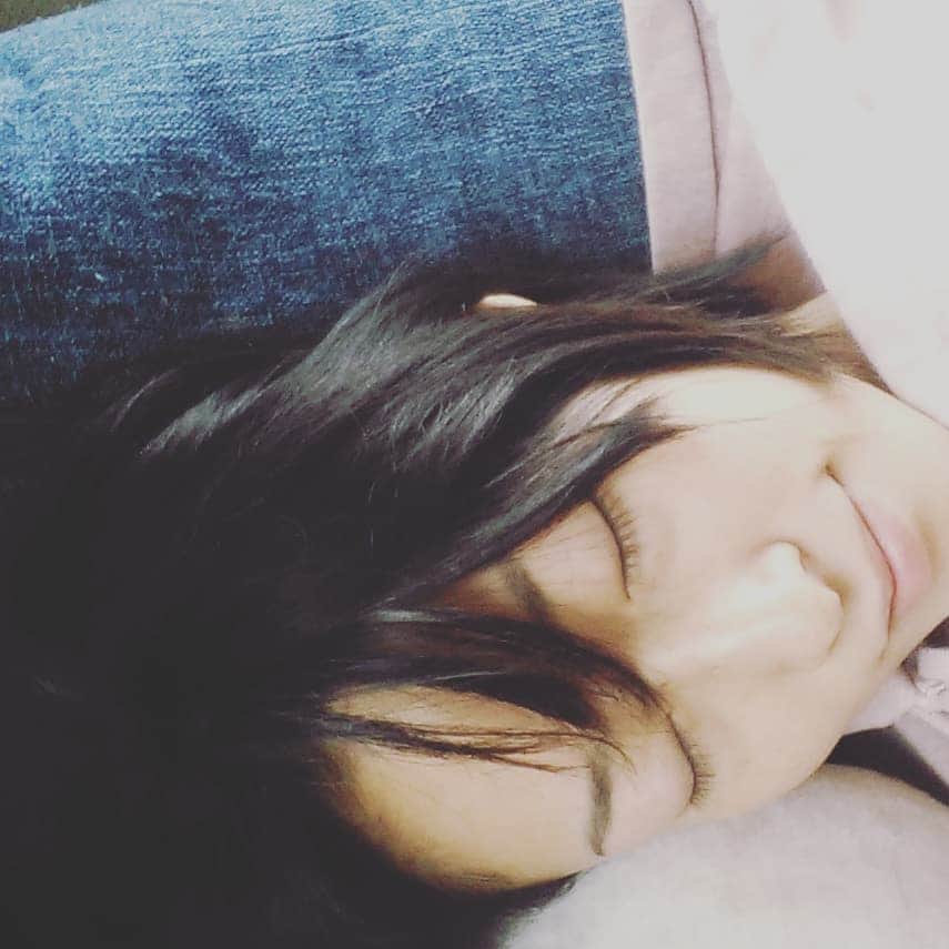佐藤寛子さんのインスタグラム写真 - (佐藤寛子Instagram)「ねこのけつまくら。  #ねこ#戯れる#けつ#けつをお借りします」11月4日 11時52分 - memeco.s
