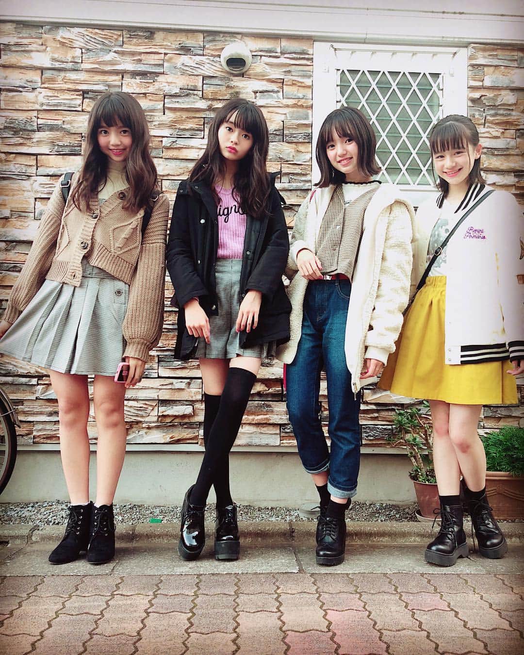 ニコ☆プチのインスタグラム：「🖤🖤🖤🖤 足もと黒！！が気分な模様☁️ #阿部ここは #藤村木音 #中村紗亜也  #琴楓 #ootd」