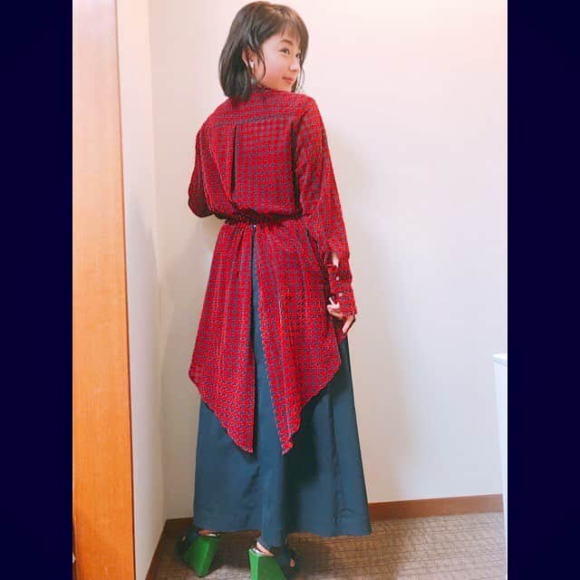 平祐奈さんのインスタグラム写真 - (平祐奈Instagram)「こんにちは☺︎ 昨日はヤングナフェス2018⭐︎ 楽しい夜でした♪ 昨日の衣装も可愛かったです☺️後ろがタキシードみたいなの✨ #ヤングナフェス #衣装 #ブランドはタグ付けみてね #オシャレ #今日も佳き1日を #ごきげんよう」11月4日 14時00分 - yunataira_official