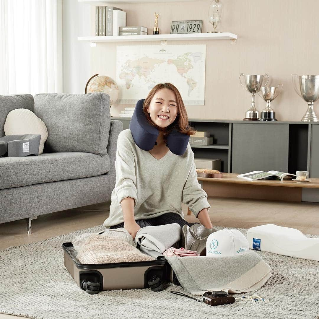 リディア・コさんのインスタグラム写真 - (リディア・コInstagram)「Travel essentials: Kanuda neck pillow ✅」11月4日 14時38分 - lydsko