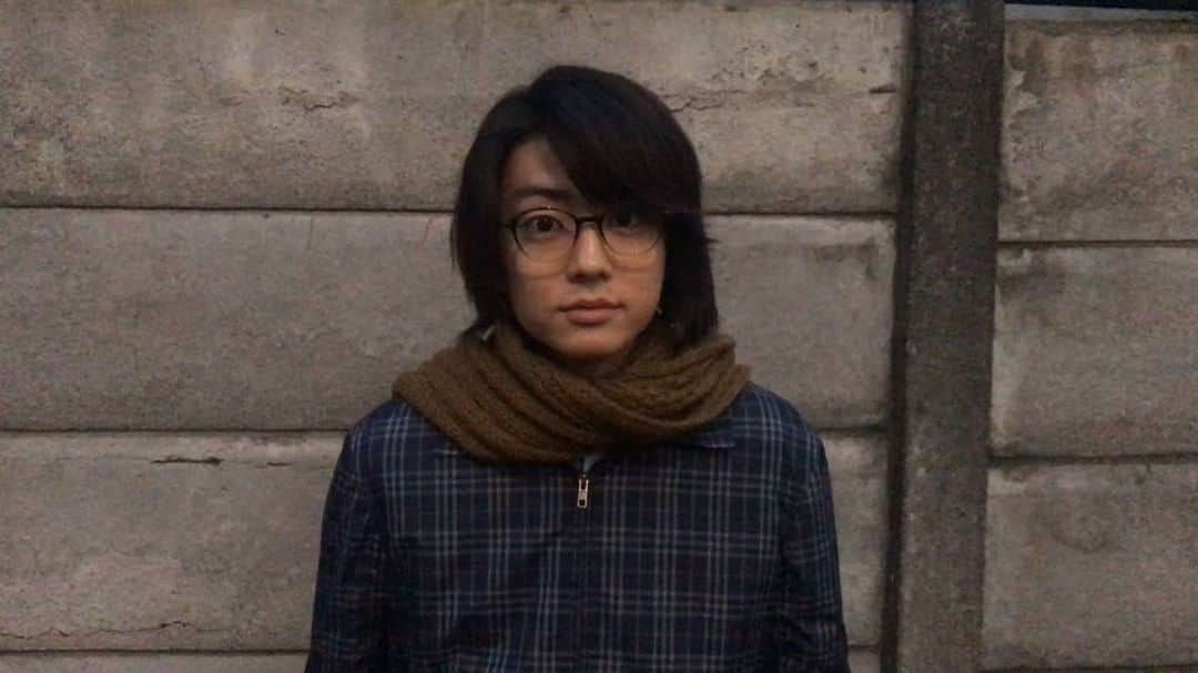 伊藤健太郎のインスタグラム：「伊藤健太郎が虹川亜樹人役で出演するドラマ『ルームロンダリング』が、MBSにて、このあと24:50からスタート！ 伊藤真司くんとはたぶん違うと思います！ ぜひ、ご覧下さい！ . TBS 11/6深夜スタート！ . @aoao_tt_ ‪ @roomlaundering  #aoao #伊藤健太郎  #ルームロンダリング MBS：11/4 TBS：11/6  #G健太郎 発売中 #G健太郎写真展  #アート写真  #ドラフト会議気分  #続時をかける少女 DVD発売中  #覚悟はいいかそこの女子 公開中‪‬‬ ‪ #コーヒーが冷めないうちに 公開中 #プレカトゥスの天秤  リリース開始 #トラヴィスエーヴァルト #ういらぶ 11/9 公開  #今日から俺は 11/11 #ツンツン頭は地毛  #健太郎ANN0 11/17  初回DVD発売中 #ムビふぁぼ 11/19 24:58 #この恋はツミなのか #恋ツミ MBS：12/2 TBS：12/4  #LIFE 12/19 #忍べ右左エ門  #アシガール 12/24」
