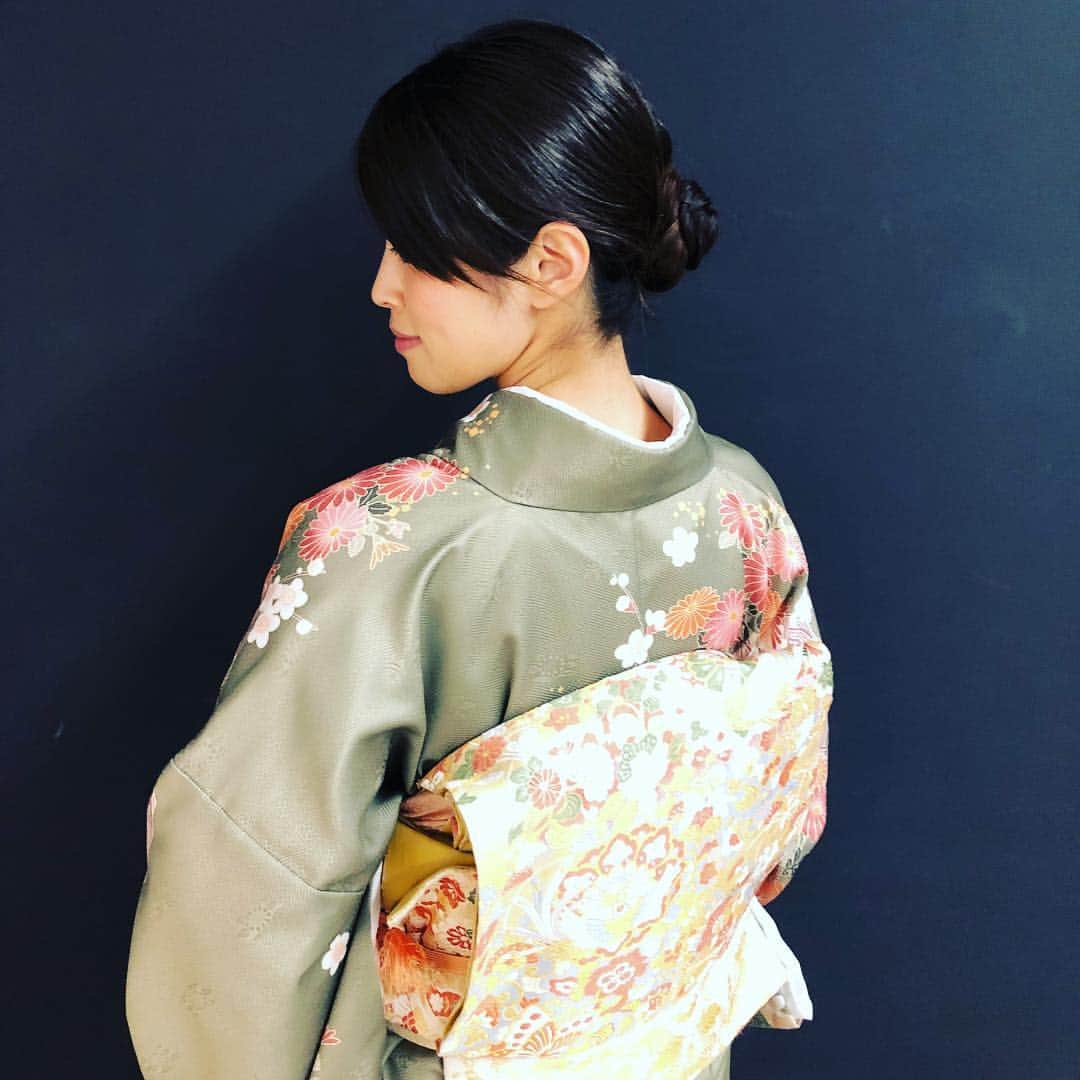 芝咲美穂のインスタグラム：「#👘❤️ #👘💕 #kimono#japaneseculture #着物#日本文化 #お見合い写真風 #🍵」