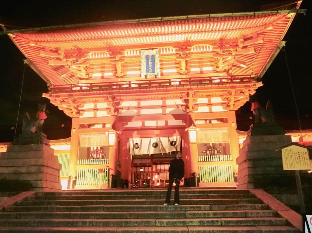 misaki saitoのインスタグラム：「今年のハロウィンは京都と大阪で過ごしてた⛩🍁 . #japan #kyoto #osaka #jp #happy #time #style #me #girl #instagood #l4l #trip #dayoff #伏見稲荷大社 #ここが私のアナザースカイ #とか言って笑 #全然違うし #アナザースカイごっこした」
