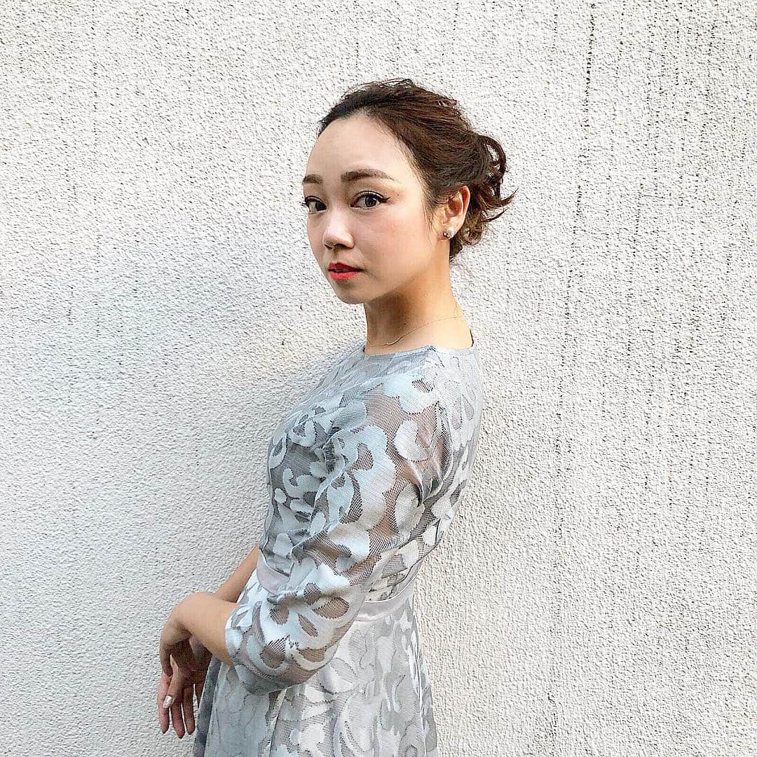 石田美奈子さんのインスタグラム写真 - (石田美奈子Instagram)「#結婚式ヘアアレンジ 💁🏻‍♀️✨ . 大切な友達の晴れ舞台👰💖 #ヘアセット は#pationn @pationn_official の石川さん @takeshi_ishikawa_ にやっていただきました♡ . フルアップスタイル。 私、後れ毛を残さない#アップスタイル が大好き。 素敵なヘアスタイルにしていただいてありがとうございました♡ . #ヘアスタイル #ヘアアレンジ」11月4日 16時47分 - mminakooo