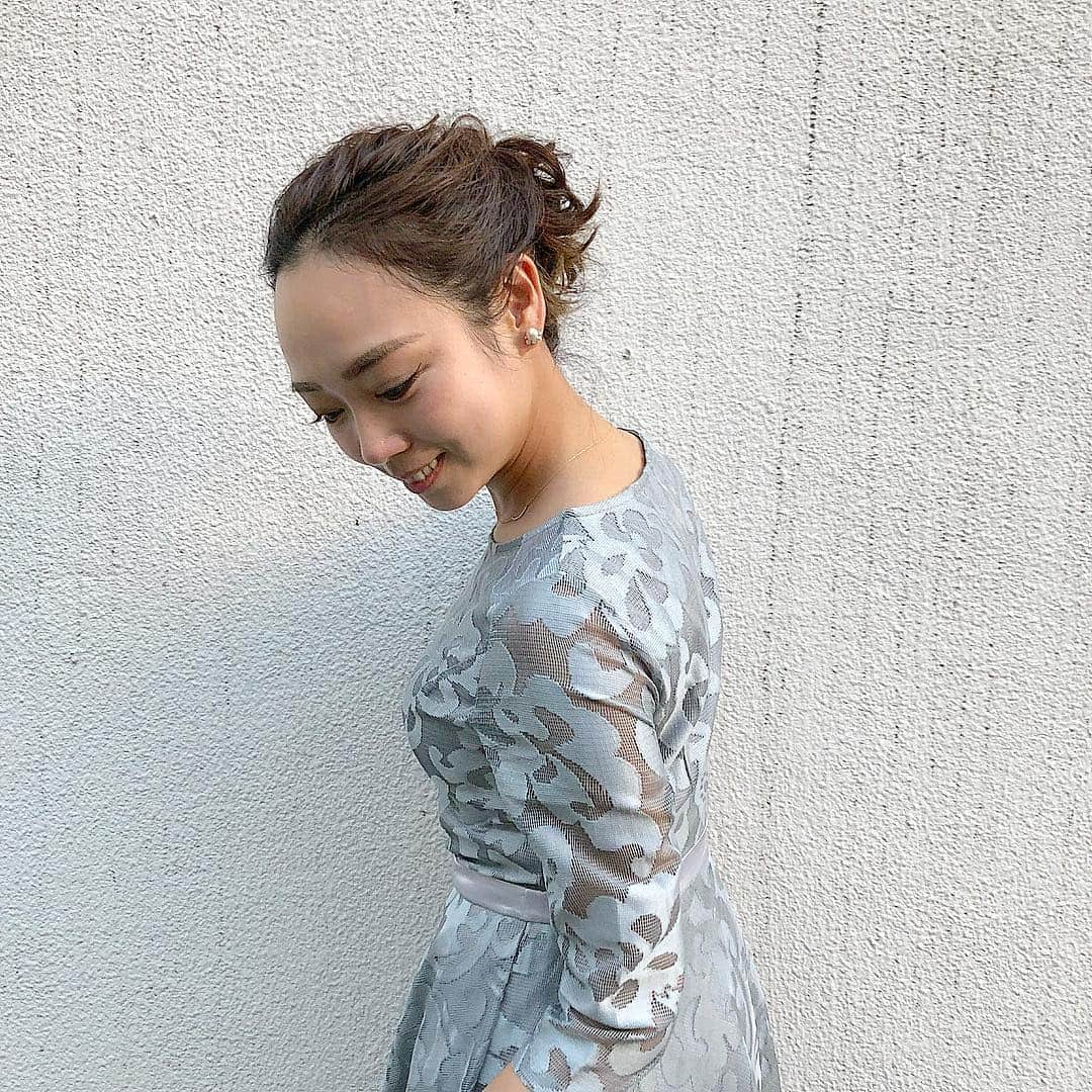 石田美奈子さんのインスタグラム写真 - (石田美奈子Instagram)「#結婚式ヘアアレンジ 💁🏻‍♀️✨ . 大切な友達の晴れ舞台👰💖 #ヘアセット は#pationn @pationn_official の石川さん @takeshi_ishikawa_ にやっていただきました♡ . フルアップスタイル。 私、後れ毛を残さない#アップスタイル が大好き。 素敵なヘアスタイルにしていただいてありがとうございました♡ . #ヘアスタイル #ヘアアレンジ」11月4日 16時47分 - mminakooo