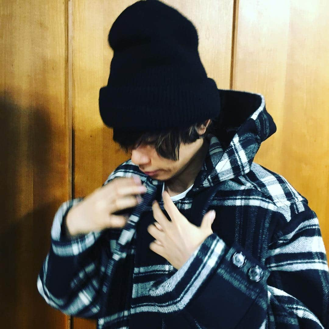 [ALEXANDROS]さんのインスタグラム写真 - ([ALEXANDROS]Instagram)「明日は札幌キャンペーン。お邪魔します。防寒はバッチリ。洋平 Heading to Sapporo. Got a new coat. Yoohei  #alexandros  #sleeplessinbrooklyn  #marni  #ladmusician」11月4日 17時38分 - alexandros_official_insta