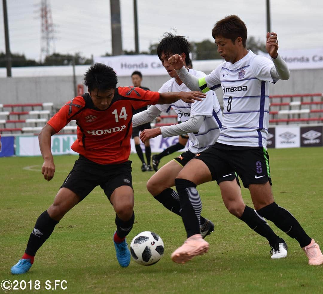 サンフレッチェ広島さんのインスタグラム写真 - (サンフレッチェ広島Instagram)「本日行われたホンダFCとのトレーニングマッチは4–3で勝利しました❗️ 馬渡和彰選手が2ゴールを挙げるなどお互いに点を取り合う展開となった一戦は、3–3で迎えた80分に吉野恭平選手が決勝点を奪って勝負あり⚽ 3失点は反省点ですが、しっかりと勝ち切りました✨ #sanfrecce #馬渡和彰選手 #吉野恭平選手 #川井歩選手 #森崎和幸選手」11月4日 18時10分 - sanfrecce.official