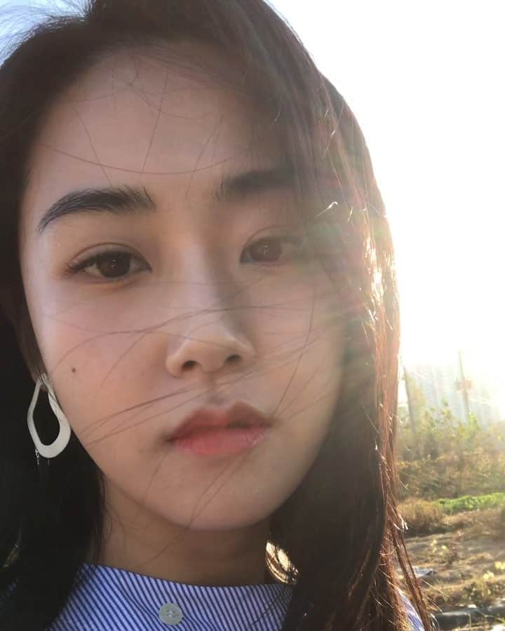 ガユンのインスタグラム：「오늘 날씨👍🏻👍🏻👍🏻👍🏻」