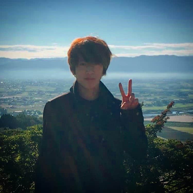 青木裕矢さんのインスタグラム写真 - (青木裕矢Instagram)「今日も天気良かったから ⛰に行ってきたよ〜 上からの景色はやっぱり 綺麗だった❗️ 天気がいいから緑が良く 映える映えるw #山 #自然 #いいね返し #空  #インスタ映え #絶景 #緑#青空  #空が好きな人と繋がりたい  #写真撮ってる人と繋がりたい  #フォロミー #インスタグラマー  #快晴 #インスタグラム #相互フォロー  #人 #セルフィー #enjoy  #instagood  #instagram  #followｍe #fff #follow #follow4like #followforfollowback」11月4日 19時16分 - yuya_731zeon