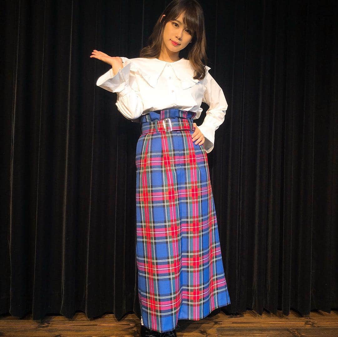 末吉咲子さんのインスタグラム写真 - (末吉咲子Instagram)「今日のお洋服は、#mellowneon のシャツと#milaowen のスカートでした👗✨スカートは一目惚れだったんだ😍💕 そして！サプライズでカナエさんもこっそり見に来てくれてて😭ファンのみんなに出会えたこともそうだし、私は、周りに人に恵まれたなぁ😭 感謝🙇‍♀️✨✨✨」11月4日 20時51分 - kiko_kiko920
