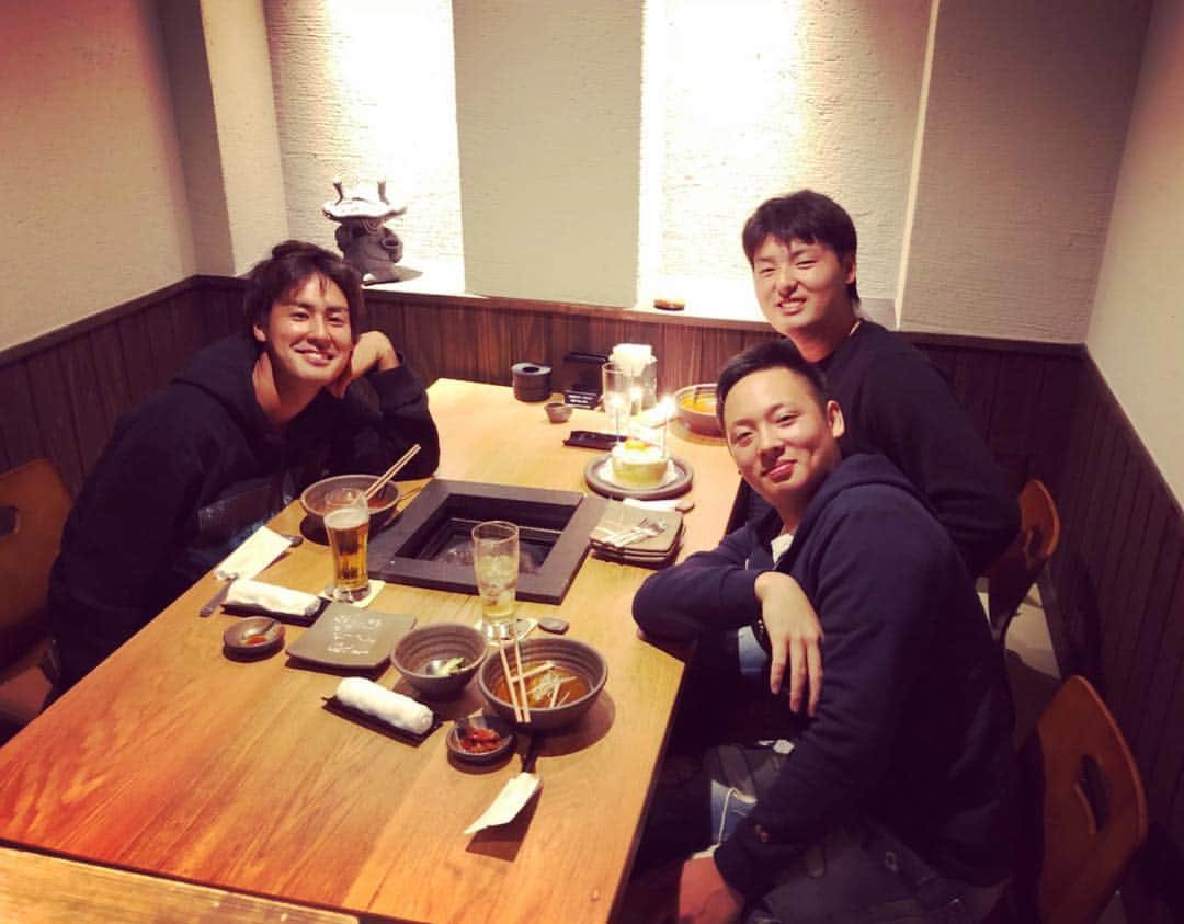 森雄大のインスタグラム：「安楽誕生日おめでとう🎂🎉 色んな話しました⭐ いい会でした🎶 #年子の三人 #違う色」