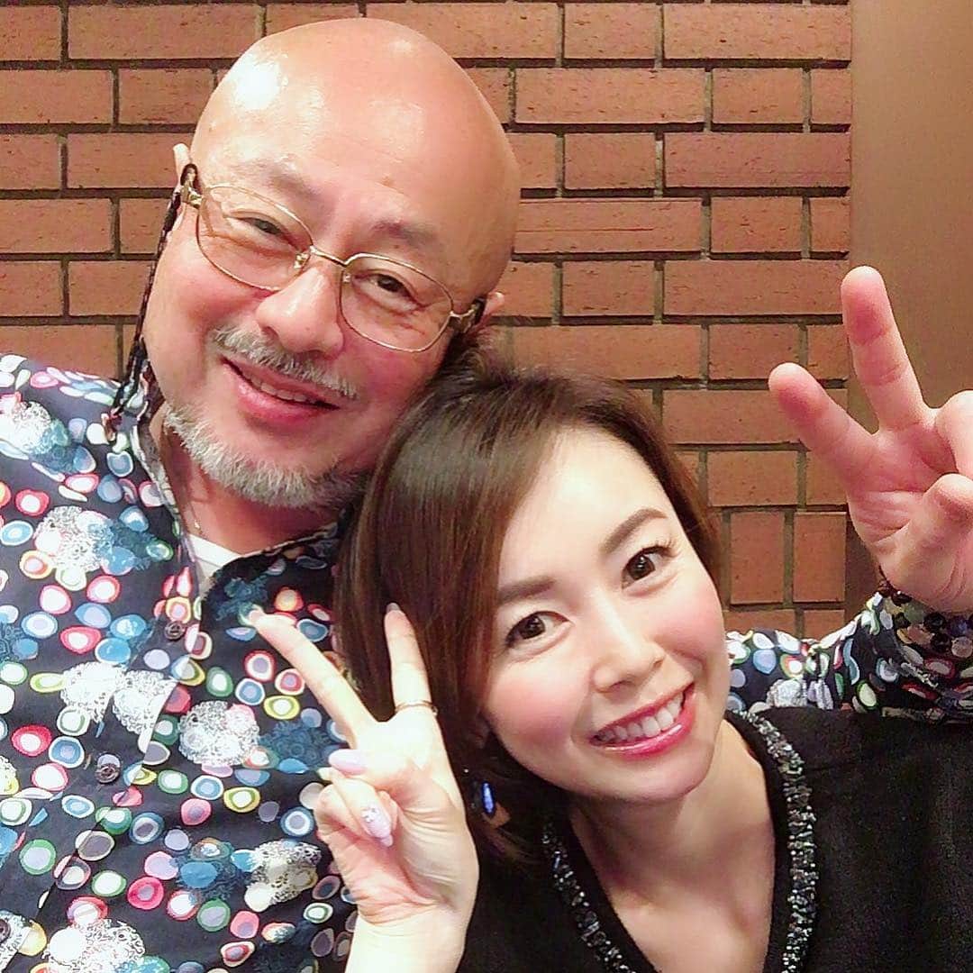 宮崎宣子さんのインスタグラム写真 - (宮崎宣子Instagram)「まさかまさかのお誕生日🎂のお祝いをしてくださいました💕 誕生日は、9月4日でしたが、 一番最後のお祝い🥂っていうことで😊 わざわざ奈良から1時間もかけて会いに来てくれて、 しかもお祝いもしてくれて✨ 本当に感謝です💕 大阪の嬉しい夜でした✨ パパ、ママ、いつも優しくて、暖かくて、会うと元気がでます😌 今日も食べすぎました🤣  #お誕生日のお祝い #サプライズ #奈良から #パパとママ #いつもありがとう #今年最後のお祝い #覚えていてくれてありがとう #嬉しいサプライズ #本当の両親は宮崎」11月4日 21時58分 - miyazaki_nobuko