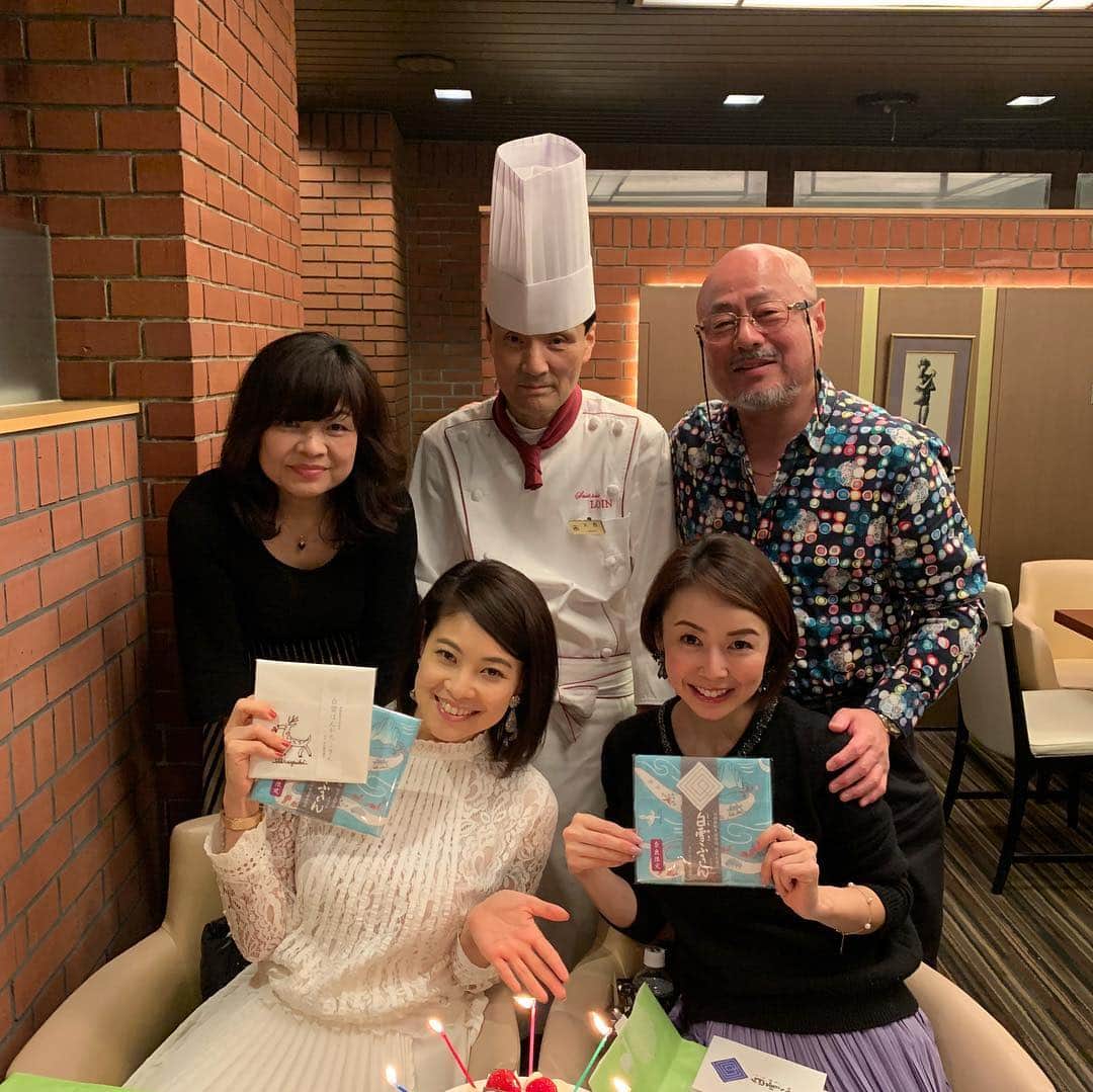宮崎宣子さんのインスタグラム写真 - (宮崎宣子Instagram)「まさかまさかのお誕生日🎂のお祝いをしてくださいました💕 誕生日は、9月4日でしたが、 一番最後のお祝い🥂っていうことで😊 わざわざ奈良から1時間もかけて会いに来てくれて、 しかもお祝いもしてくれて✨ 本当に感謝です💕 大阪の嬉しい夜でした✨ パパ、ママ、いつも優しくて、暖かくて、会うと元気がでます😌 今日も食べすぎました🤣  #お誕生日のお祝い #サプライズ #奈良から #パパとママ #いつもありがとう #今年最後のお祝い #覚えていてくれてありがとう #嬉しいサプライズ #本当の両親は宮崎」11月4日 21時58分 - miyazaki_nobuko