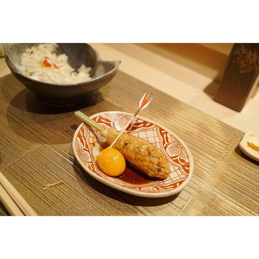栗原佐知子さんのインスタグラム写真 - (栗原佐知子Instagram)「✴︎ @miho_ishii と @mio_harutaka としの田へ🍶 . アローカナのTKGを目の前にニヤニヤが止まらない2人😋笑 . カメラ小僧の美保さんにしっかり撮られてた〜😂 . ので、私も動画返し📸✌️ . . #friends #dinner #yakitori #azabujuban #tokyo #japan #instafood #instagood #instalike #instapic #instadaily #焼鶏しの田」11月4日 22時01分 - sachiko__kurihara