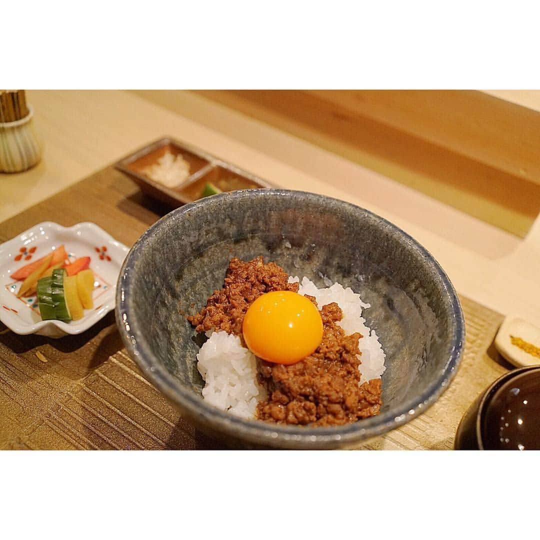 栗原佐知子さんのインスタグラム写真 - (栗原佐知子Instagram)「✴︎ @miho_ishii と @mio_harutaka としの田へ🍶 . アローカナのTKGを目の前にニヤニヤが止まらない2人😋笑 . カメラ小僧の美保さんにしっかり撮られてた〜😂 . ので、私も動画返し📸✌️ . . #friends #dinner #yakitori #azabujuban #tokyo #japan #instafood #instagood #instalike #instapic #instadaily #焼鶏しの田」11月4日 22時01分 - sachiko__kurihara