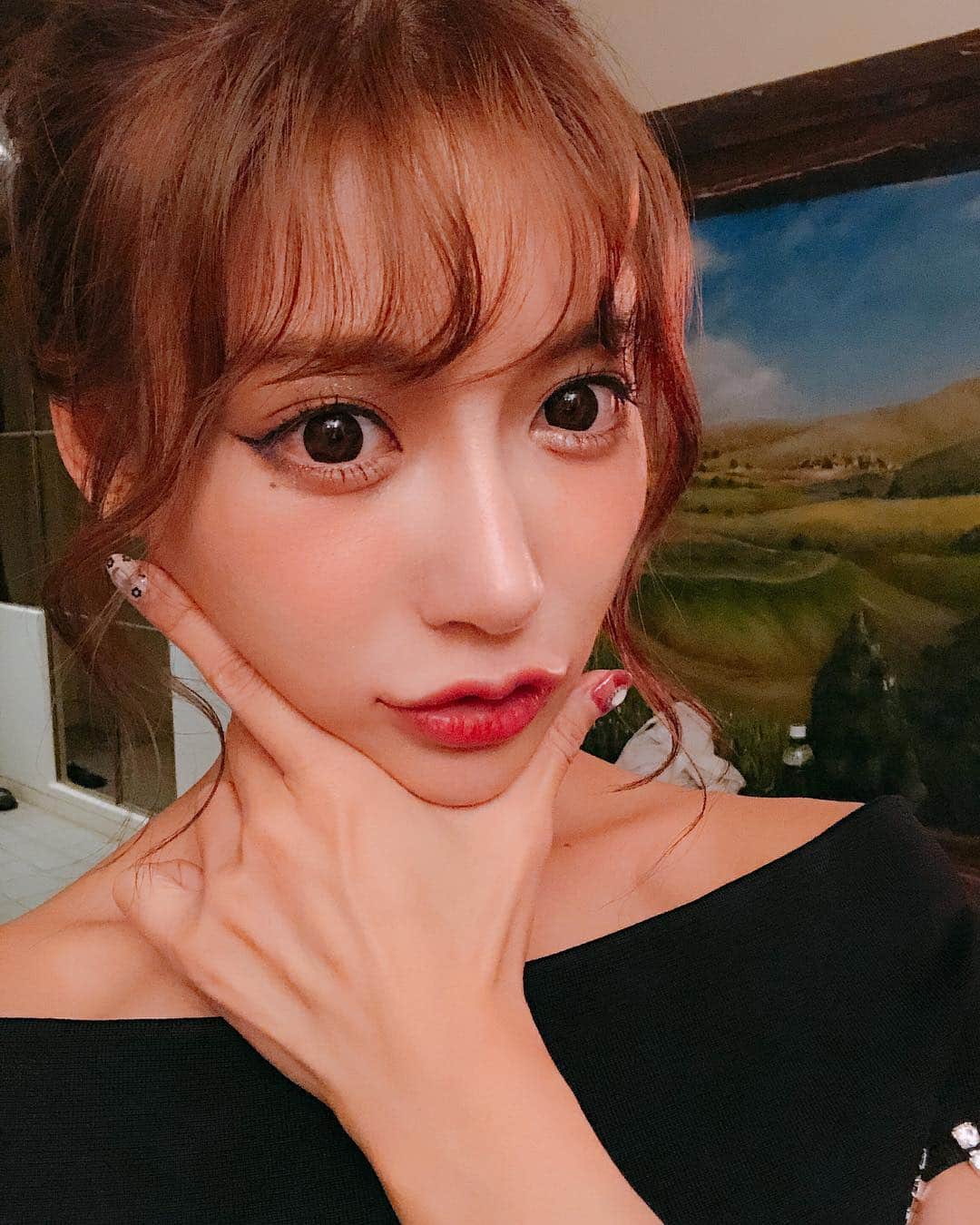 明日花キララのインスタグラム：「韓国メイク💄🇰🇷 #とっても跳ね上げ👁‍🗨」