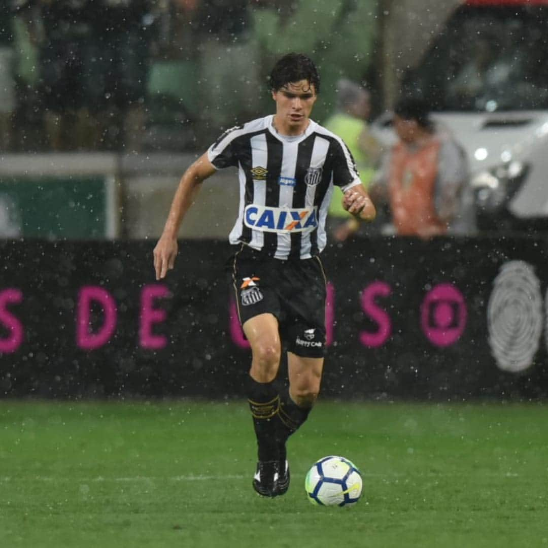 ドドさんのインスタグラム写真 - (ドドInstagram)「Feliz pelo primeiro gol no @santosfc . Dedicado ao meu sobrinho Gabriel. Seguimos de cabeça erguida, acreditando sempre. #PALxSAN #Classico #Brasileirão2018 📸 @ivanstorti」11月4日 23時02分 - dodopires