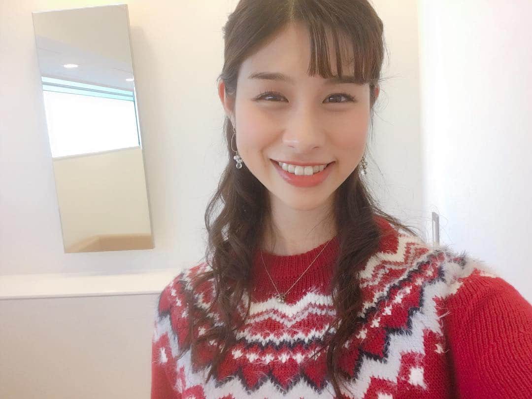 のインスタグラム：「この服見た瞬間に クリスマスソングが 頭の中で流れた🎄 . back numberのライブ あそこの演出好きやったなぁ "stay with you"してくれてる… . #backnumber #クリスマスソング #christmas」