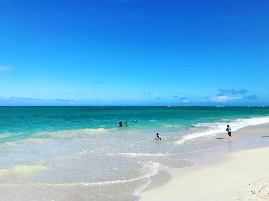 葵ゆりかさんのインスタグラム写真 - (葵ゆりかInstagram)「久々の♡  #hawaii #kailua #kailuabeach #カイルアビーチ #カイルアビーチパーク #ハワイ #beach #👶 #baby #水着 #bikini #海 #beautiful」11月5日 9時45分 - yuriyuricchi