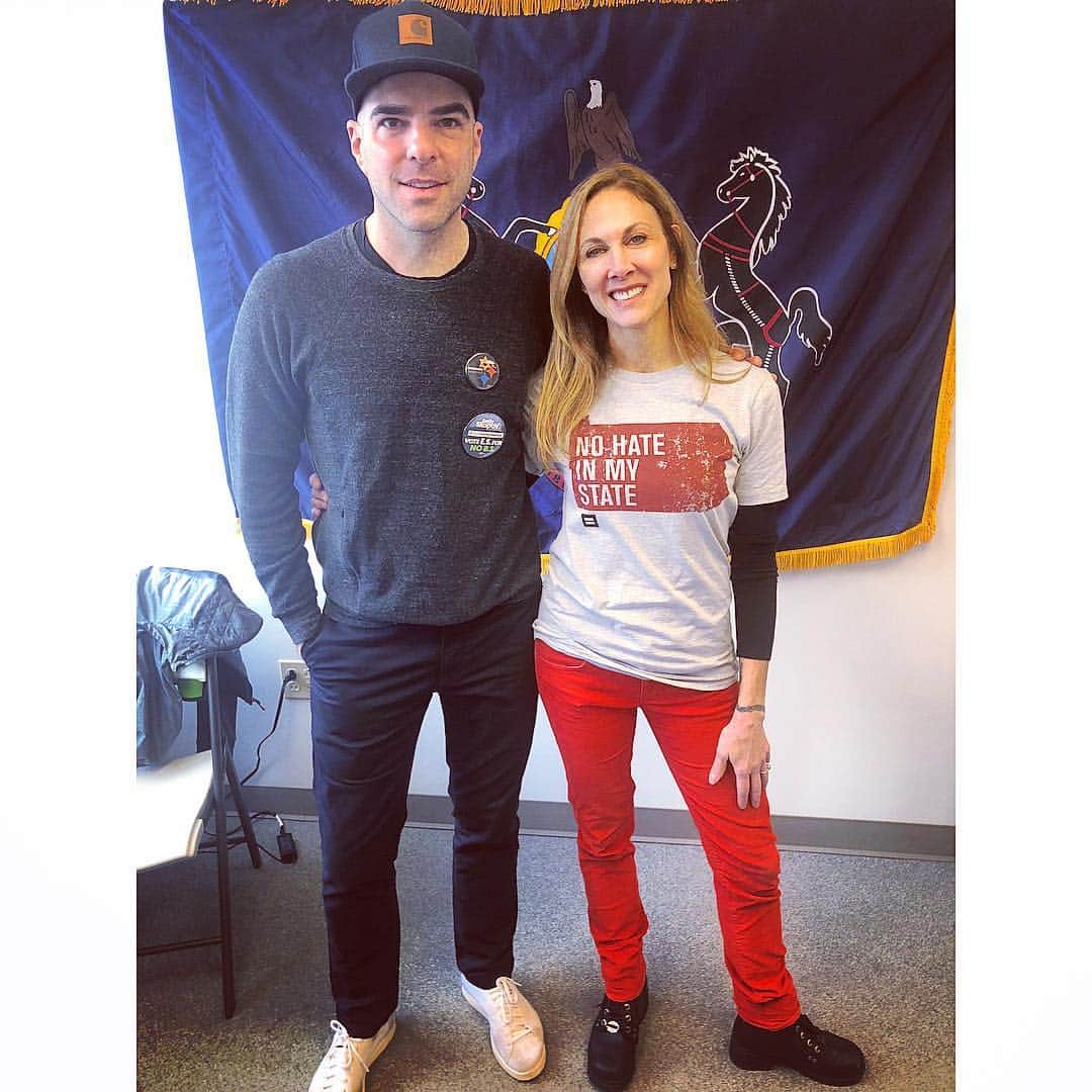 ザカリー・クイントのインスタグラム：「i’m so grateful i got to launch today’s canvas for emily skopov! she is running for state representative in pennsylvania’s 28th district and is an incredible example of democracy in action. an everyday citizen compelled to run for office because of the restrictive discriminatory and self-serving policies of the old guard straight white men who have clung to power for far too long. she is within striking distance of defeating her opponent on tuesday and i couldn’t be more excited to support her and all that she represents - including women’s rights - lbtq rights - education - and important governance reform such as #fairmaps GET UP! GET OUT! VOTE! @emily4pa @demredistrict」