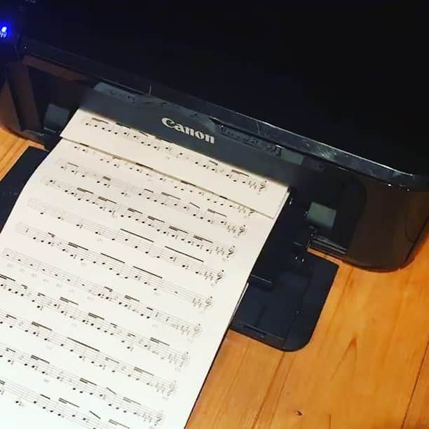 愛内里菜のインスタグラム：「11月8日（木）リリース配信となります﻿ R 新曲の2作目の「NO FADE OUT」﻿ ﻿ 制作工程☺️﻿ ﻿ 作詞R﻿ 作曲編曲 石井健太郎﻿ ギターTATSUO TANAKA﻿ ﻿ ﻿ #新曲発表 #邦ロック#ミュージック#音楽の力﻿ #音楽最高 #作詞 #R #垣内りか #愛内里菜 #ロック﻿ #作曲 #編曲 #@kentaroishii1981 #復帰2作目の新曲﻿ #レコーディング風景#制作﻿」