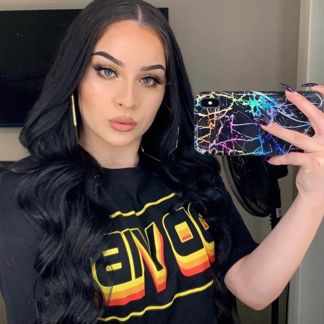 VELVETCAVIARさんのインスタグラム写真 - (VELVETCAVIARInstagram)「Babe @lanyari_ looking fresh 💁🏻‍♀️ rocking our Black Holo Marble Case 💜 for iPhones & Samsung’s. Matching rings restocked @velvetcaviar #velvetcaviar」11月5日 4時19分 - velvetcaviar