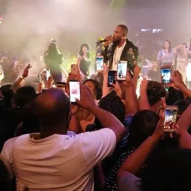 R・ケリーのインスタグラム：「📍HOUSTON....y’all showed up and showed out! Appreciate the love! See y’all again soon!  #KellzInTown」