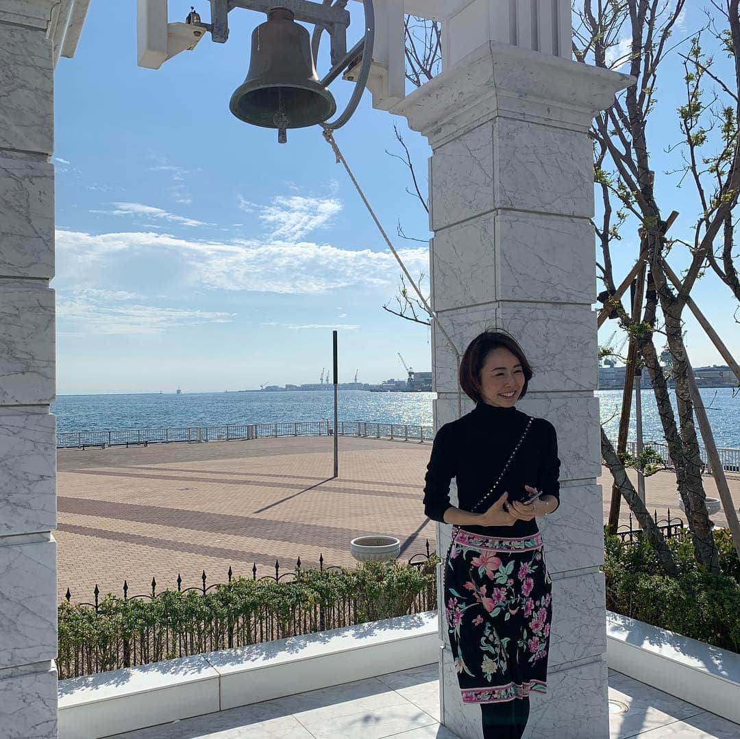 のインスタグラム：「神戸港温泉♨️蓮に遊びに行きました😊 癒し空間が、たくさんありすぎて、一日中居たい✨ 岩盤浴や、ジムや、温水プールの中にBAR🍸🍾🥂🍷 もあるし、チャペル💒もあって何とも贅沢な時間でした✨ ランチのすだち素麺が最高❤️ 神戸いいなぁ✨  #神戸みなと温泉蓮 #癒し #バー #温水プール #ジム #岩盤浴 #播磨喜水 #播磨喜水そうめん #チャペル #一人で鐘を鳴らす勇気なし #神戸旅 #神戸ランチ #神戸旅行」