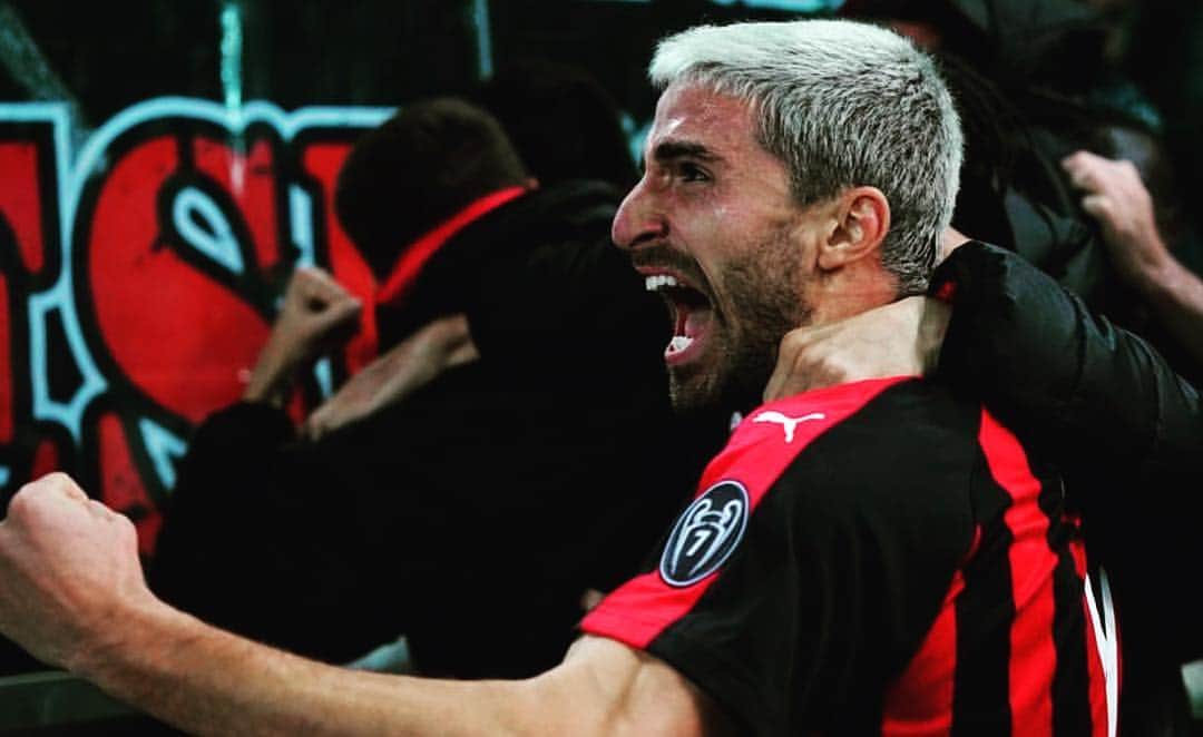 ファビオ・ボリーニのインスタグラム：「🔴⚫️🔴⚫️」