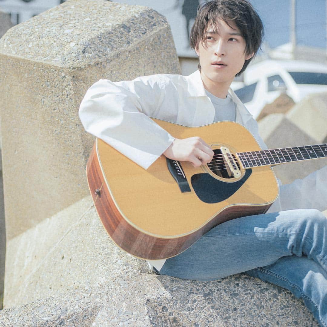 阪本奨悟のインスタグラム：「* 阪本奨悟 写真集 「ただいま。」記念イベント、本日申し込み締め切り！  下記日程にてイベントを行わせていただきます。 「マフラー巻き会」ぜひいらしてください！ ※マフラーをご用意のうえ、ぜひお越しください。 *🧣🧣🧣 * ‪11月24日 福井‬ ‪マフラー巻き＋サイン会‬ ‪～あなたの「ただいま。」 ベストショットに奨悟がサイン！！～‬ ‪「お気に入りページを教えて会」‬ ‪※好きなページにサインをお入れします *🧣🧣🧣 ‬ ‪11月29日 東京‬ ‪マフラー巻き＋握手会‬ ‪～「ただいま。」のぬくもりで“ぎゅっと奨悟の握手会～‬ ‪写真集をご購入の方に感謝を込めて握手します‬ ‪ *🧣🧣🧣 12月13日  大阪‬ ‪マフラー巻き＋2ショット会‬ ‪～地元に「ただいま。」奨悟と「おかえり」2ショット写真会～‬ ‪の予定です。‬ ‪詳しくは、公式HP、‬ ‪およびアニメイト HP‬ www.animate-onlineshop.jp/pn/pd/1552360/ をご覧下さい！ * #阪本奨悟 #shogosakamoto #マフラー巻き会🧣 #ぬくぬくイベント」